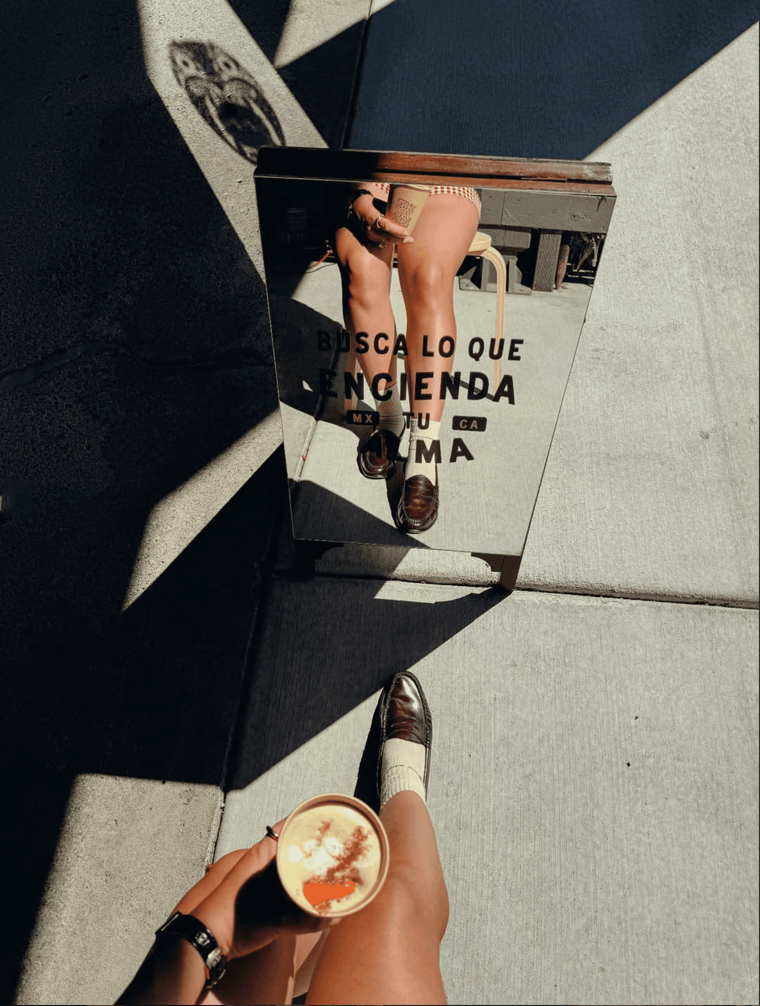 Alma Oscura Café — mirror sign with latte and loafers
